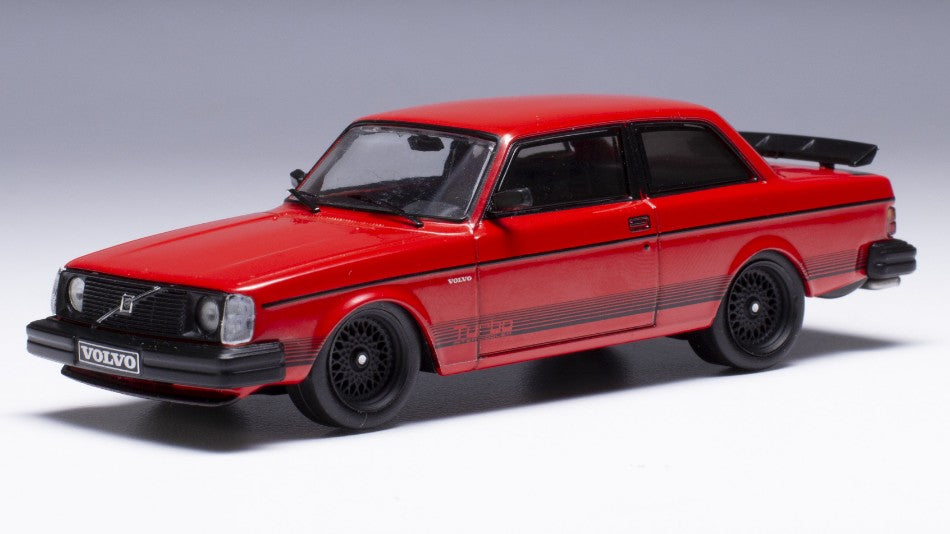 1:43 Volvo 242 Custom, rød, IXO